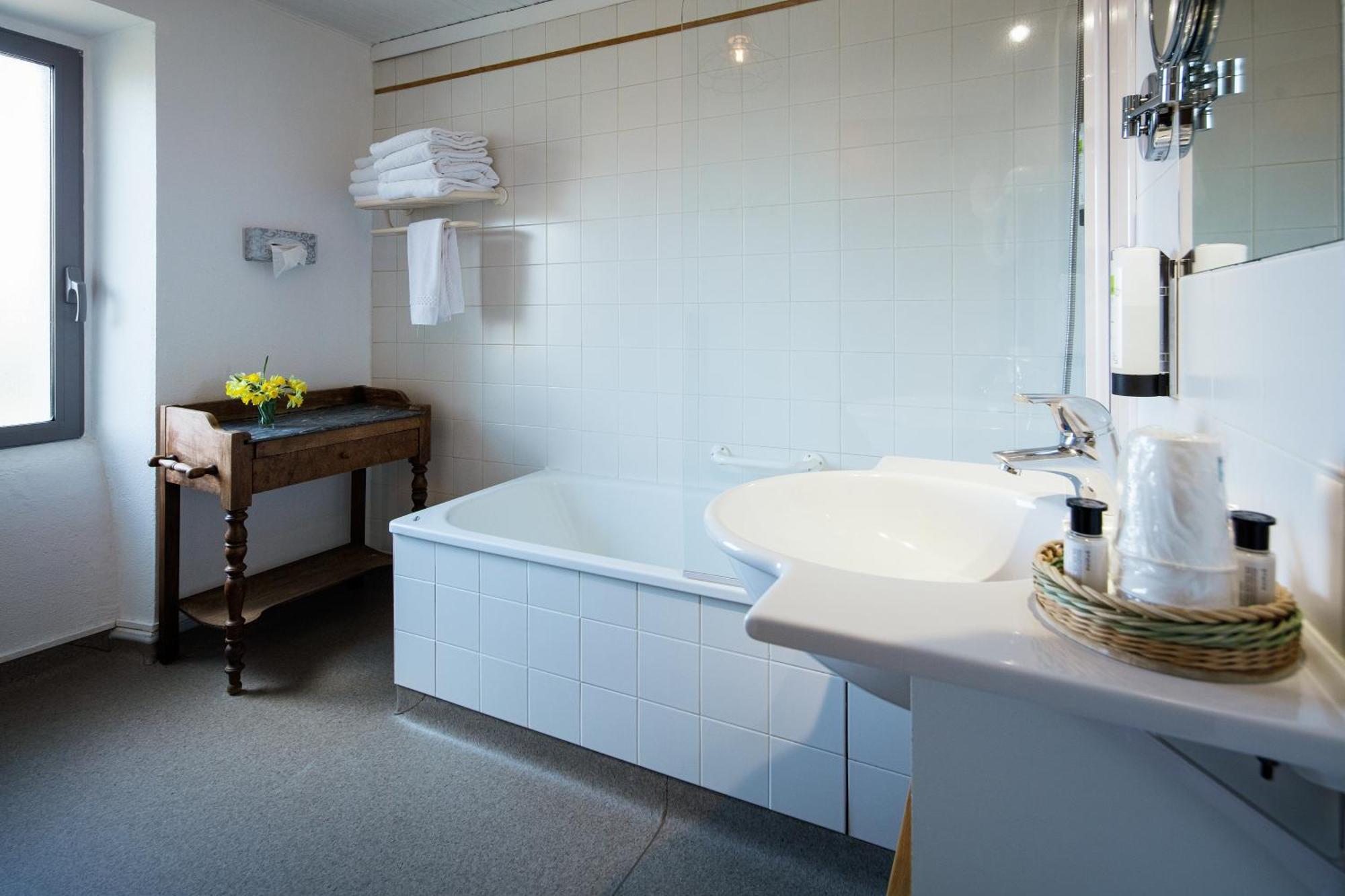 Hôtel Restaurant de la Poste et La Grange Détente, espace bien-être Châteauneuf-de-Randon Quarto foto